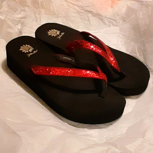 Yellow Box | Shoes | Yellow Box Red Sparkle Archy Flip Flops Euc | Poshmark